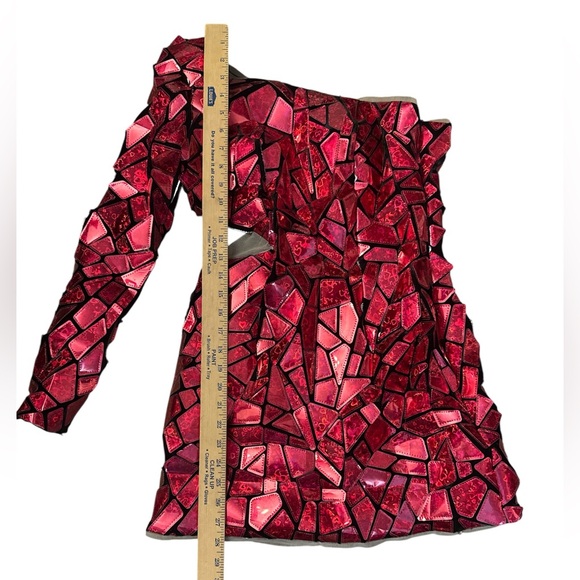 Elegant Red One-Shoulder Dress, Cut glass mirrored patten. - Picture 7 of 8